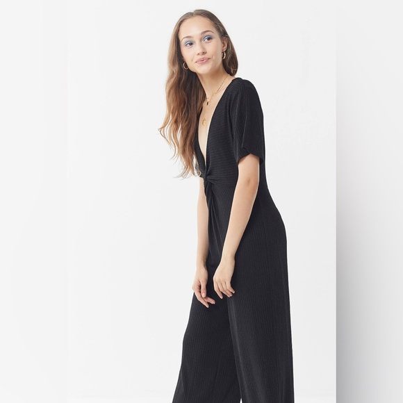 NWOT MINKPINK Plunging Twist-Front Jumpsuit - Picture 3 of 14